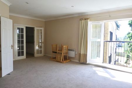 2 bed flat to rent in Lee Heights, Maidstone, ME14 - Photo 4