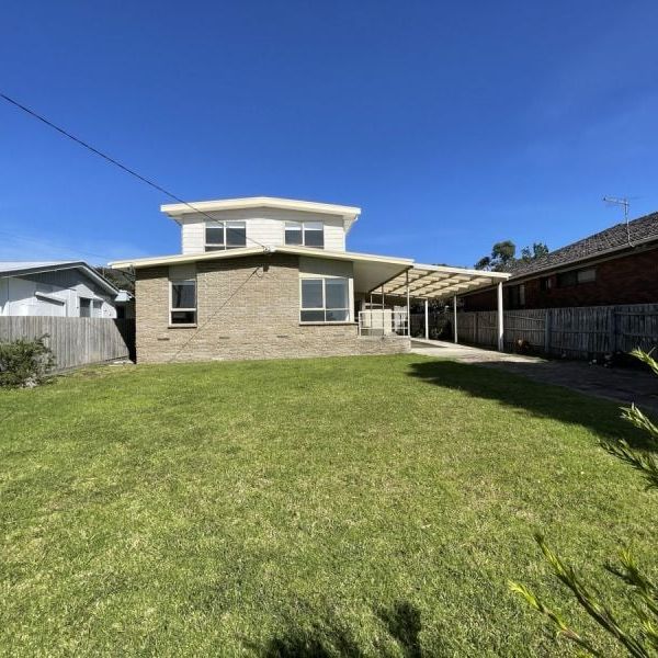 Renovated family home - Photo 1