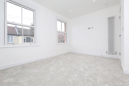 4 bedroom terraced house to rent - Photo 3