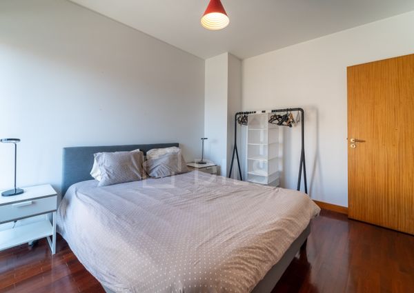 Apartamento T1 com terraço e lugar de garagem situado no Campo Alegre