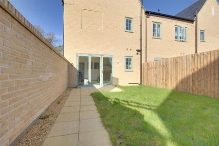 3 bedroom end of terrace house to rent - Photo 3