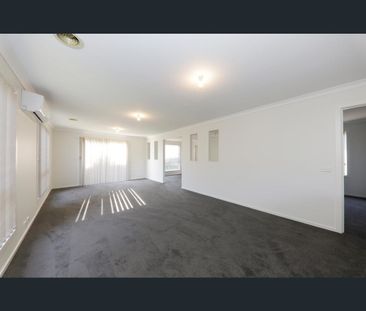21 Kimberley Grove, Pakenham, Vic 3810 - Photo 5