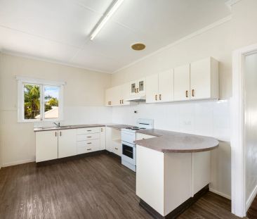 Value in Camp Hill - Air Conditioned - Bright and Airy - Photo 6