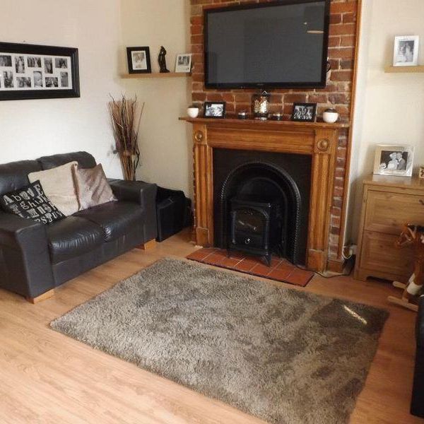 2 bedroom terraced house to rent - Photo 1