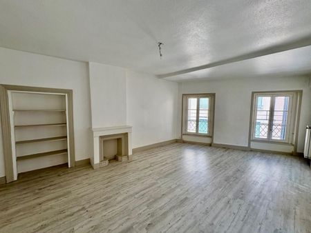 Appartement T3 à louer à Roanne - Place du marché - Photo 2