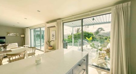 Hawaiian Dream - includes lawn/garden maintenance - Photo 4