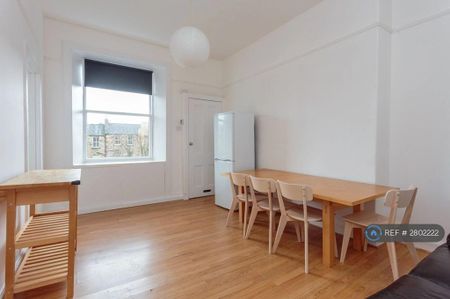 3 bedroom flat to rent - Photo 4