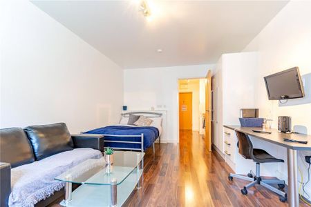 Studio to rent - Photo 3