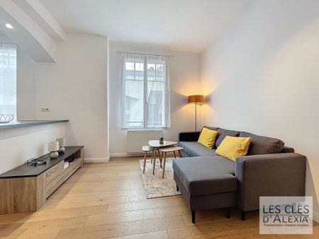Location Appartement 1 pièce 38m² LYON 8ème - Photo 2