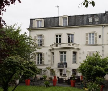 AU PIED DU CENTRE ET DE LA GARE, SPACIEUX T2 MEUBLÉ DE 50M² AVEC TE... - Photo 4