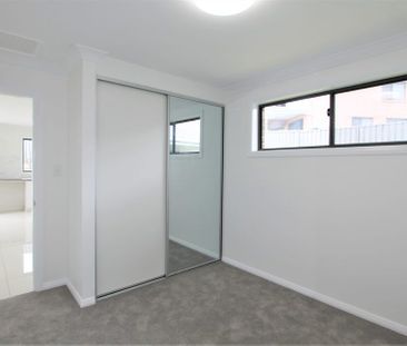 8a Outlook Boulevard, Fletcher NSW 2287 - House For Rent | Domain - Photo 2