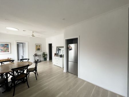 Charming, Spacious 2bed Home ! - Photo 3