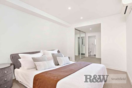 SPACIOUS 3 BED 3 BATH APARTMENT! - Photo 5