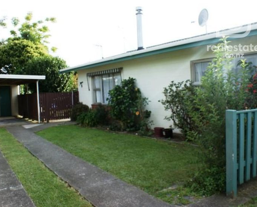 Private 2 bedroom unit in a quiet street - Photo 1