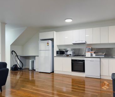 West Melbourne - Photo 2