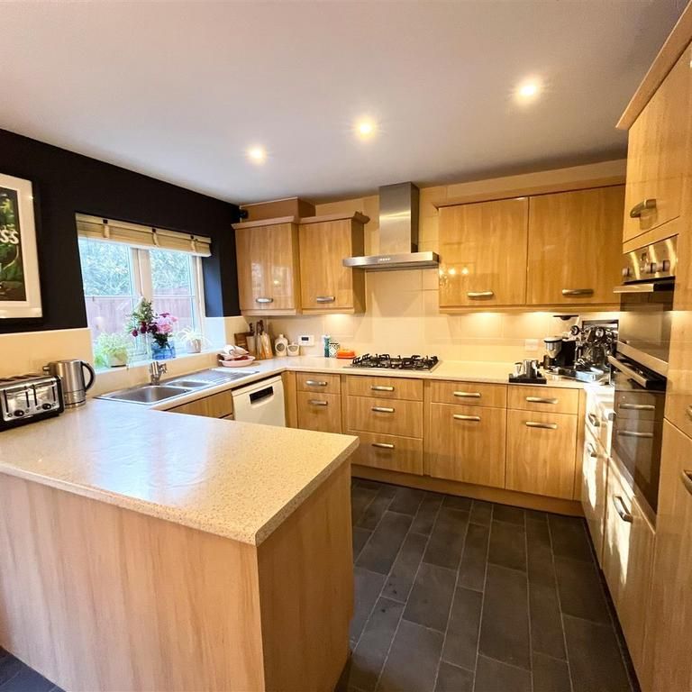 4 bedroom house to rent - Photo 1