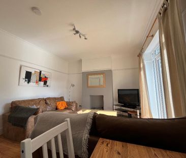 4 bedroom semi-detached house to rent - Photo 2