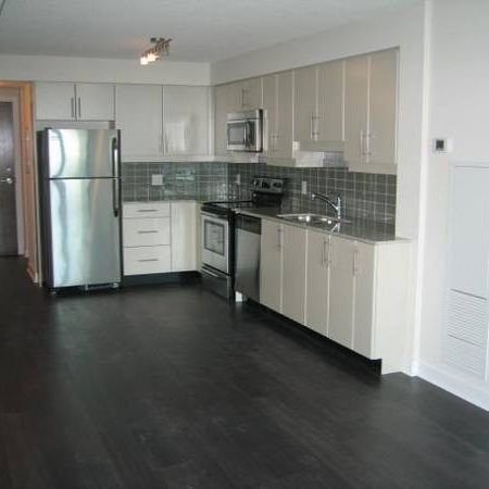 Sunny 1 BR with lakeview and private balcony - Photo 3