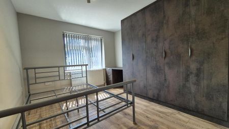 4 bedroom semi-detached house to rent - Photo 5