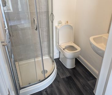 Studio Flat, Shaw Road, OL1 - Photo 5