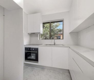 STONE THROW AWAY FROM MOUNT DRUITT WESTFIELDS - Photo 4