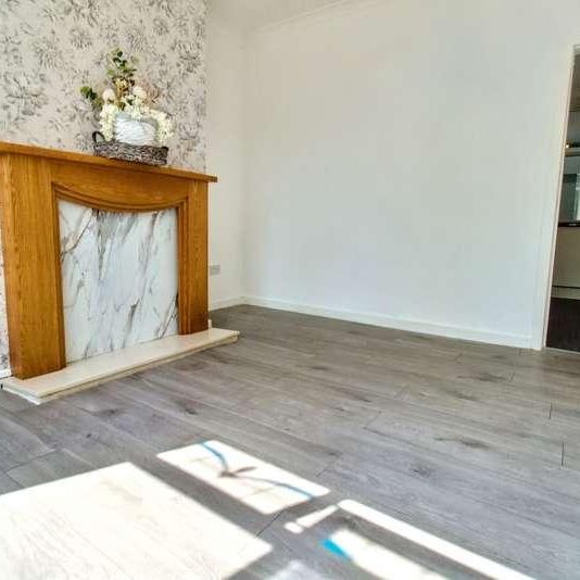 Gartons Lane, Clock Face, WA9 - Photo 1