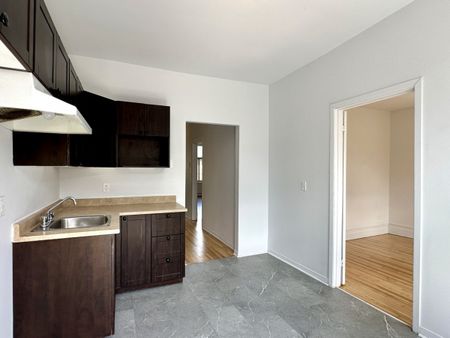 Verdun - Logement de 2 chambres complètement rénové, offert en location non-meublée ! - Photo 3