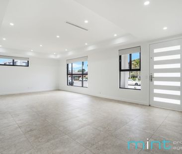 Modern Family Home - Photo 4