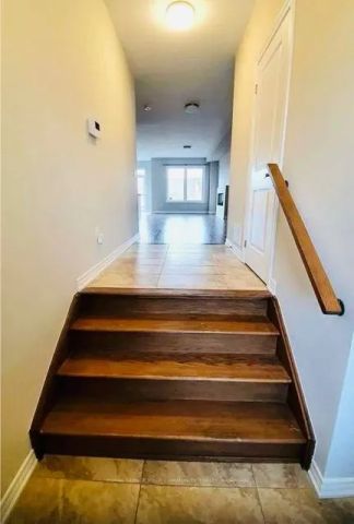 Condo Townhouse For Lease | N9261620 - Photo 2