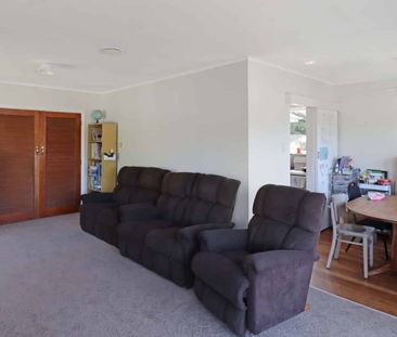 Stokes Valley Living - Photo 2