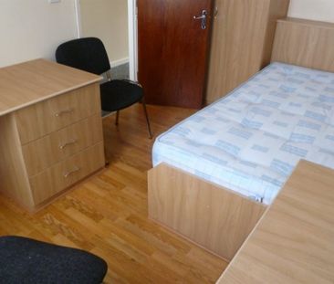 5 Bed - Burley Lodge Road, Hyde Park, Ls6 - Photo 5