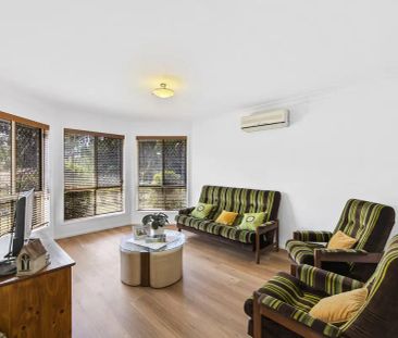 “Beautifully Maintained Low-Set Brick Home in Sought- After Flinder... - Photo 2