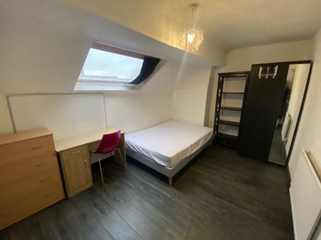 Delph Mount, Leeds - Photo 3