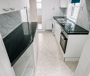 2 Bed Terraced House, Cowper Street, LU1 - Photo 2