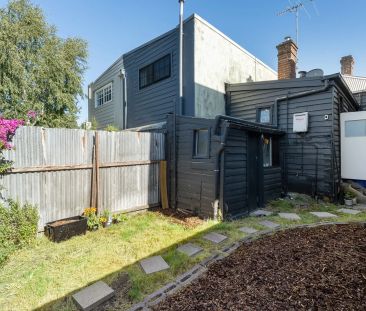 Light-Filled Terrace with North-Facing Garden – Prime Richmond Hill... - Photo 1