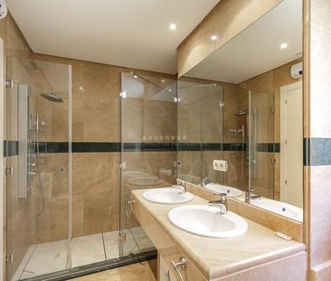 Apartamento muy amplio y luminoso, orientado al sur, con una muy bo... - Photo 6