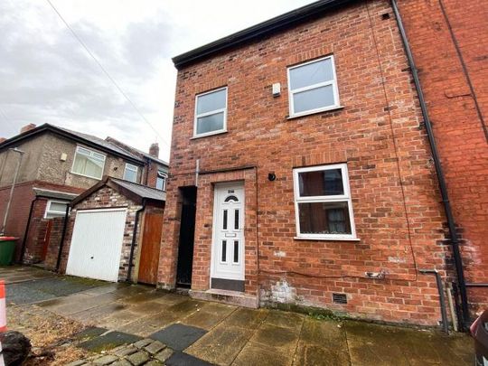 1 bedroom in a house share to rent - Photo 1