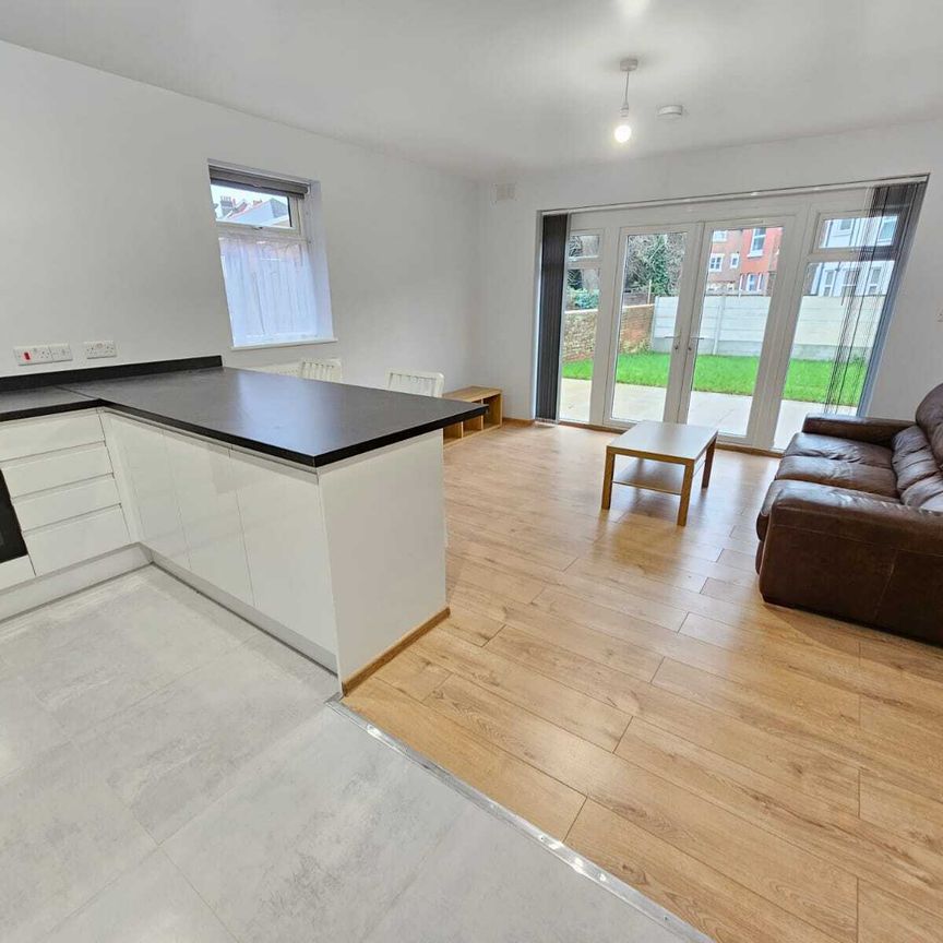 Morris Road, Southampton - Photo 1