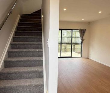 Brand new modern home in Mt Wellington - Photo 2