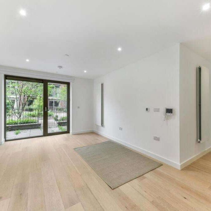 Savills are delighted to present this stunning two bedroom two bathroom apartment located on the second floor of a new-build development. - Photo 1