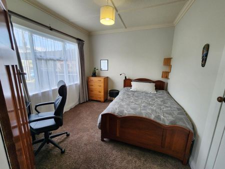 Cozy 2 Bedroom Fully Furnished Home. - Photo 5