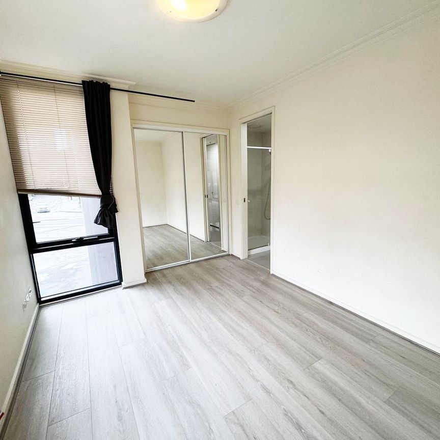 Exceptional City Apartment with Exclusive Access - Photo 1