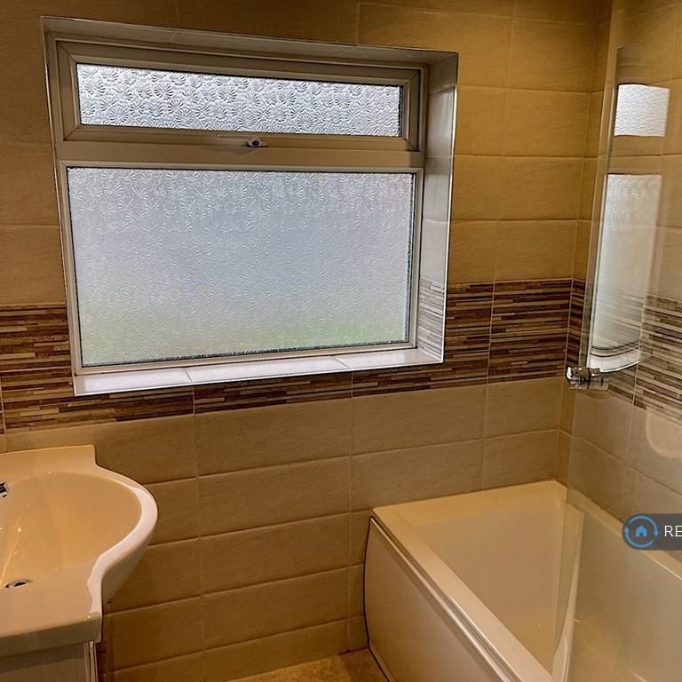 3 bedroom end of terrace house to rent - Photo 1