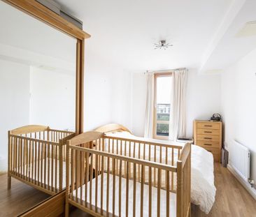 1 Bed Flat - Photo 2