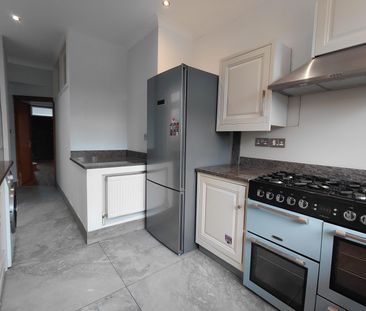 Neeld Crescent, Hendon, London NW4 - Photo 2