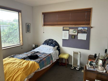 Spacious living - Photo 4