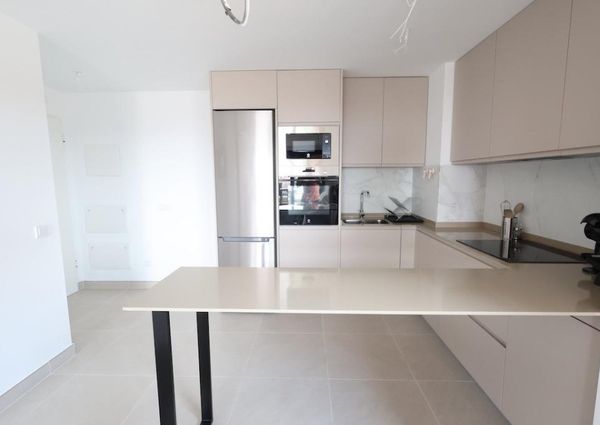Apartamento a estrenar con vistas al mar en esquina en La Mata.