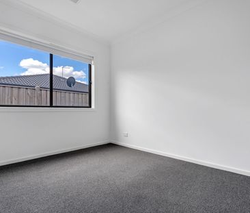 Perfect balance of space, style & convenience! - Photo 1