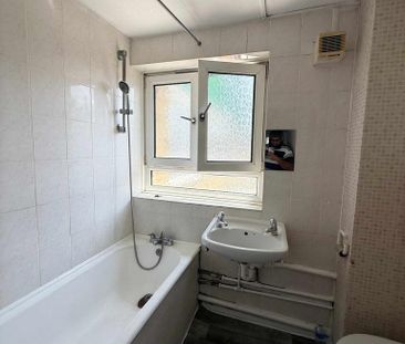 1 bedroom in a flat share to rent - Photo 4