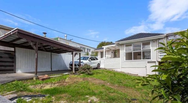 Brilliantly Located Home In Birkdale - Photo 1